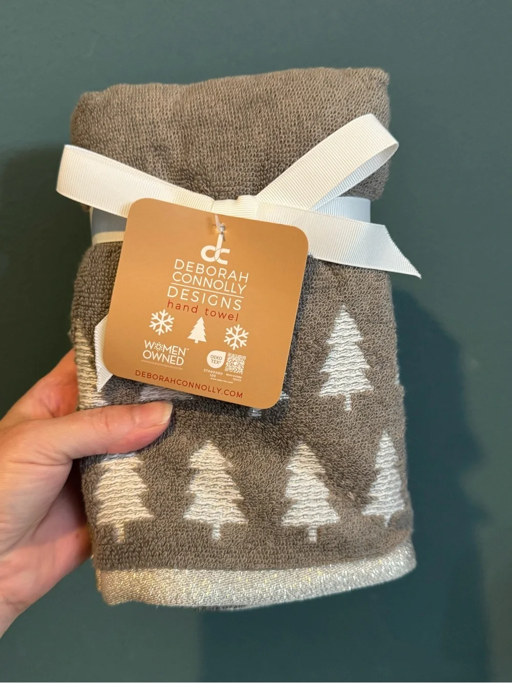 NWT Deborah Connolly 2 Pc. Hand Towels Set Gray Christmas Tree🌲